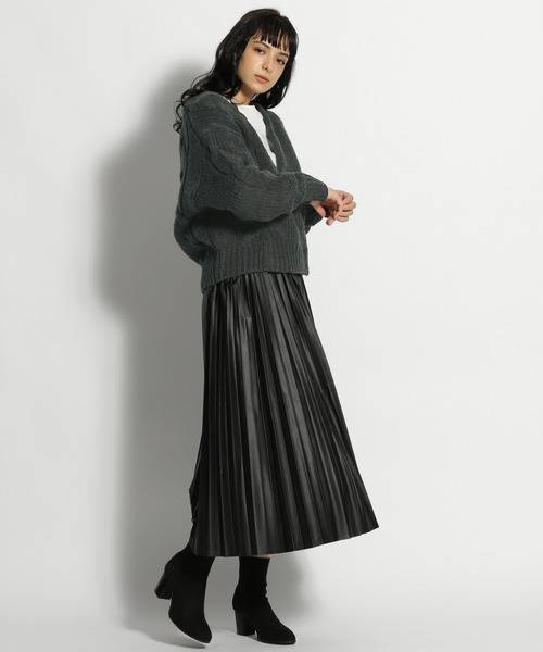 冬のオールブラックコーデ 女性らしいきれいめな着こなしのコツは Base Mag