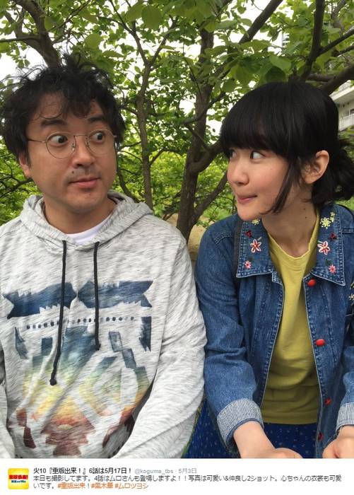 ムロツヨシがゲスト出演したバラエティ番組『嵐にしやがれ』で公式プロフィールの宣材写真を変更することとなった。ところが、彼の公式ホームページにアクセスが殺到し