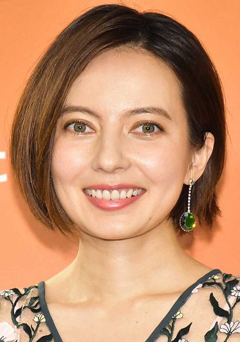 いとこで女優エリザベス・マリー (30)がNHK連続テレビ小説「なつぞら」(月~土曜前8・00)に出演したことに触れ、「すごごごごごごごご!」と驚きを記した。