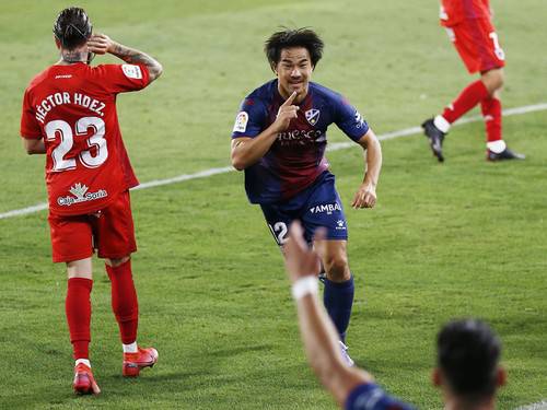 岡崎慎司への日本とスペインの評価の違い 泥臭い 献身的 ではない ほぼ久保くんサッカーまとめ