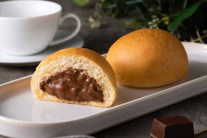 ファミリーマート×八天堂新作！濃厚チョコのくりーむパン登場（cocotte