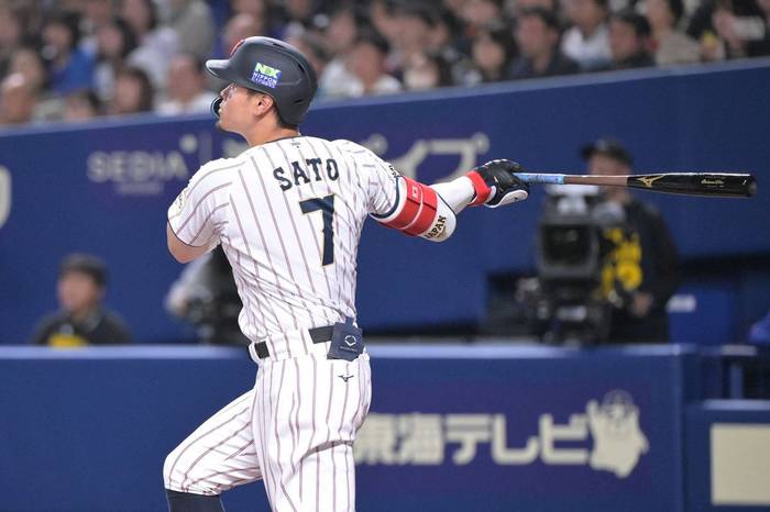 侍ジャパン】佐藤輝明は走攻守で〝村上宗隆以上〟の高評価「6~10年総額